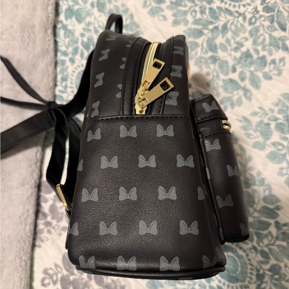 Minnie Mouse Loungefly mini backpack - Picture 3 of 9